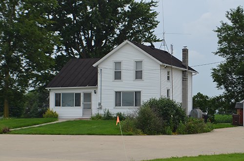 Property photo 3 - Real Estate Auction, 3 Bedroom country farm house on 1 acre in Allen County